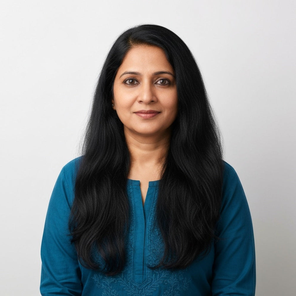 Smiling Indian woman with long, evenly dark hair in a teal kurta